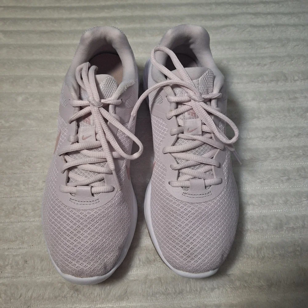 Nike Revolution 6 Running Shoe Sneaker Womens 7.5 Pale Pink Lightweight Comfort